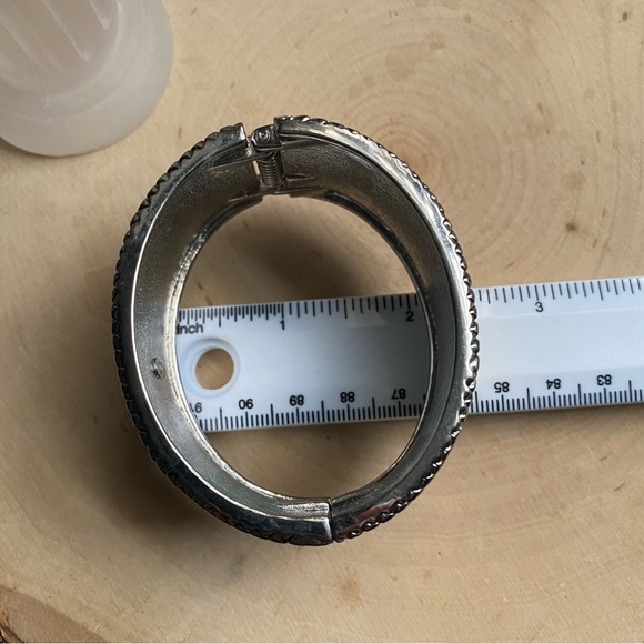 Vintage- Premier Designs- Mixed Metal Hinged Cuff Bracelet - Picture 9 of 9